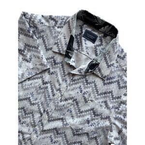 7Diamonds Button Down Shirt Mens Medium Grey Zigzag 4 Way Stretch Short Sleeve